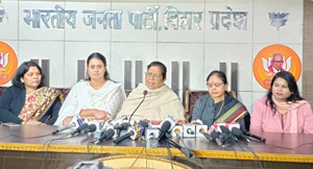 उद्घोषिका के अभिवादन पर भाजपा ने नीतीश से मांगा इस्तीफा, रेणु, श्रेयसी ने मुख्यमंत्री को बताया मानसिक रोगी उद्घोषिका के अभिवादन पर भाजपा ने नीतीश से मांगा इस्तीफा, रेणु, श्रेयसी ने मुख्यमंत्री को बताया मानसिक रोगी